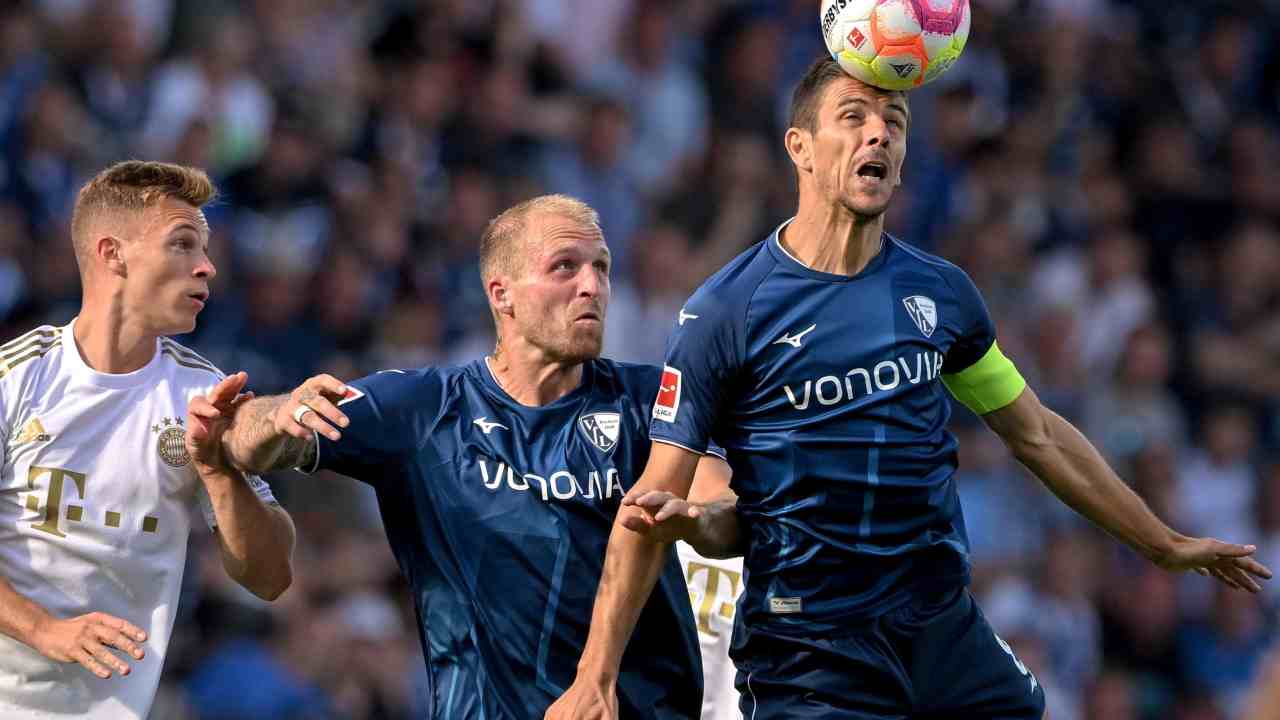 Losilla and Hofmann of Bochum against Bayern Munich