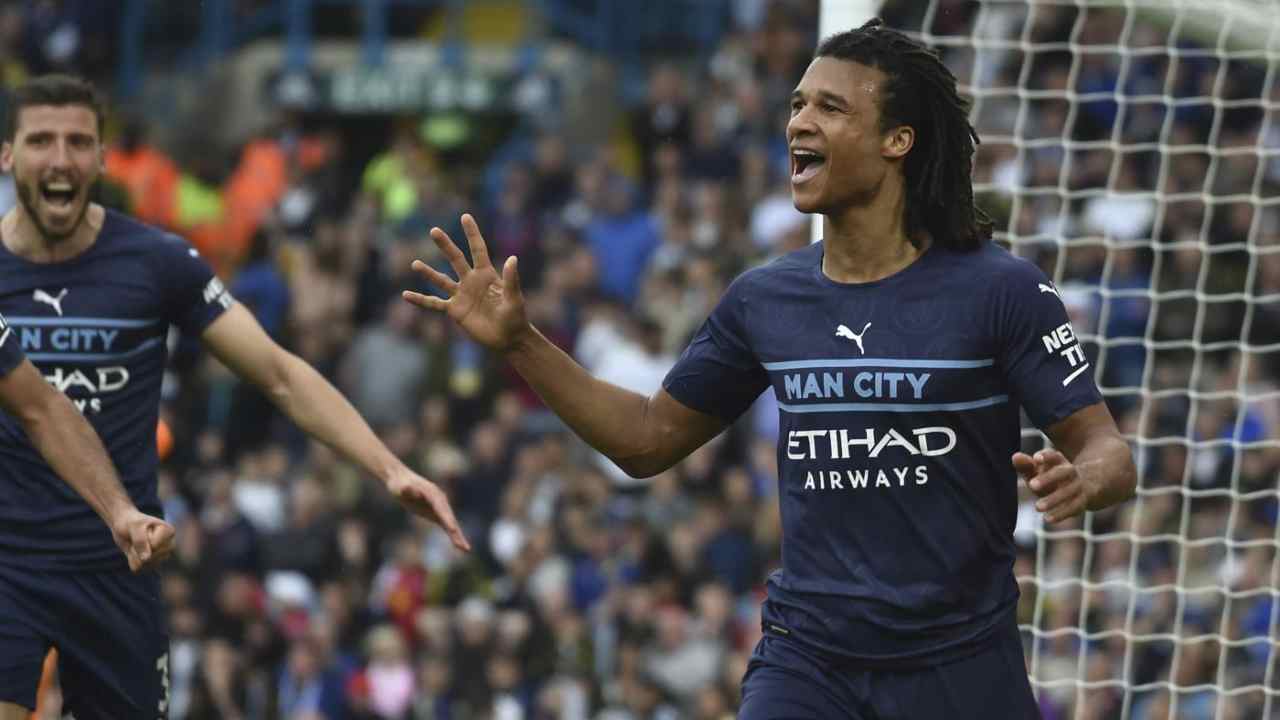 Aké in City shirt