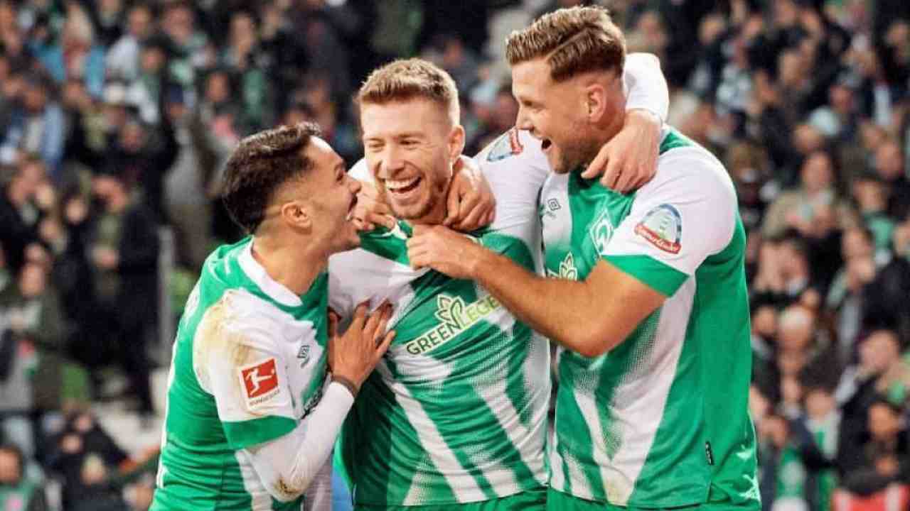 Werder-Spieler jubeln nach einem Tor