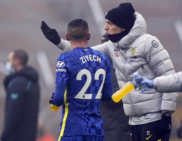 Ziyech em conversa com o antigo treinador do Chelsea Tuchel