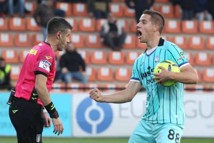 Pasalic, también marcó en los minutos finales