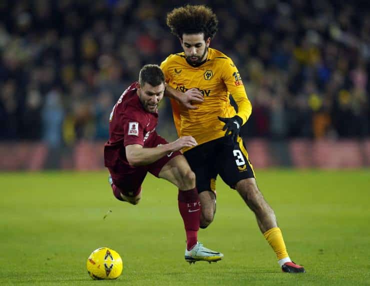 Ait-Nouri vs Milner en partido de la FA Cup