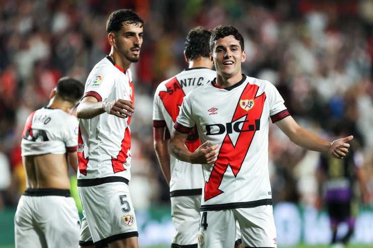 Camello y Catena del Rayo Vallecano celebrando un gol