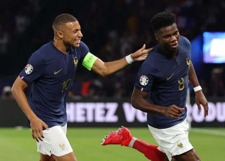 Mbappé e Tchouaméni